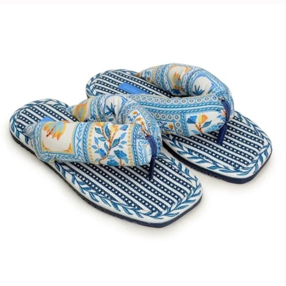 FARM Rio Shoes - NWT FARM Rio Puffy Sandals